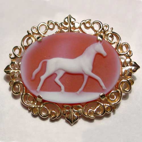 Carnelian trotting horse cameo brooch/pendant