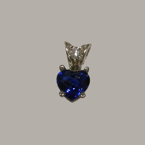 14 kt. white gold heart shaped Sapphire and diamond pendant