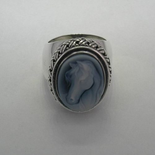top of Sterling Silver Agate Cameo basket weave ring