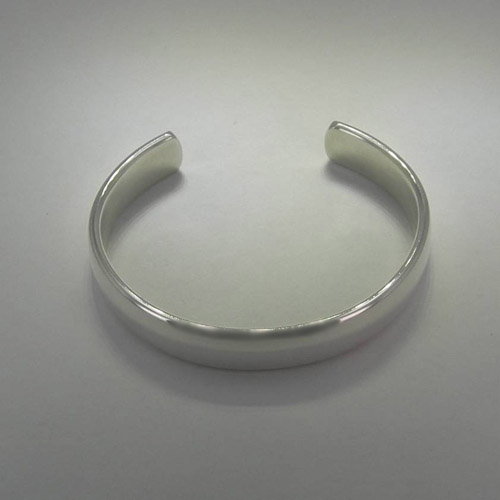 another angle of Sterling Silver plain cuff bracelet
