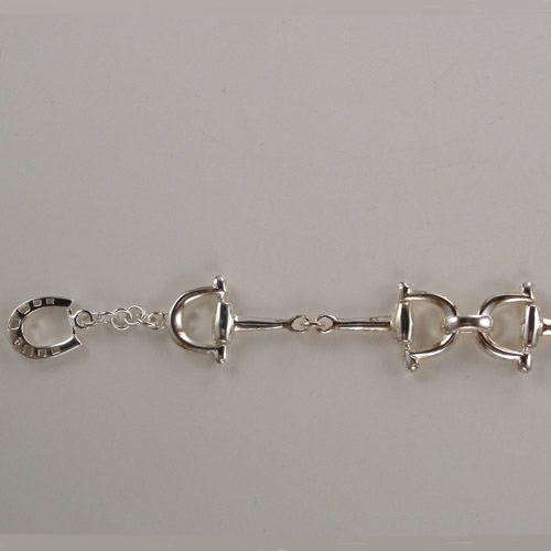 Clasp close up of D ring snaffle link bracelet