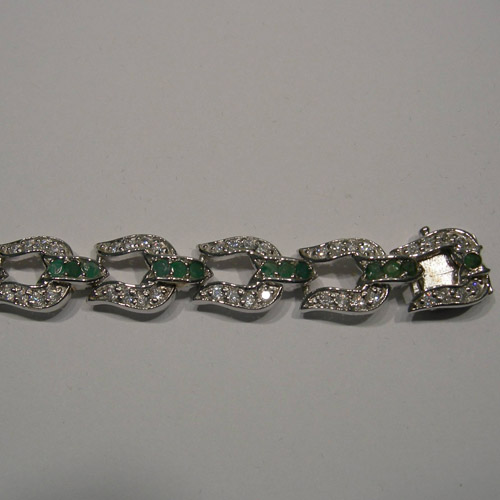 slot side of clasp of emerald and Cubic Zirconia horseshoe bracelet