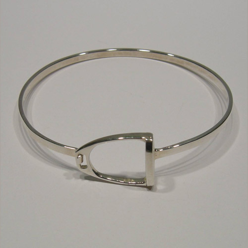 different angle of stirrup bracelet