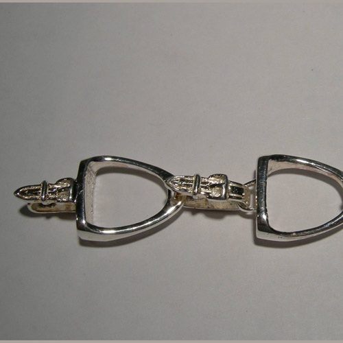 close up of stirrup bracelet