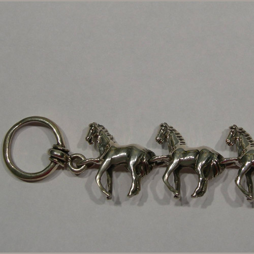 O ring clasp of trotting horse link bracelet